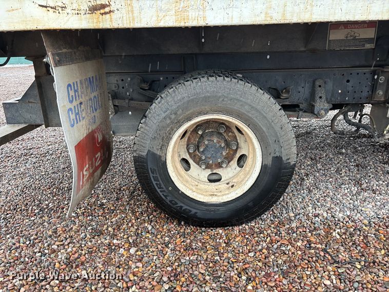 image for item EL2543 2011 Isuzu NRR Crew Cab dump truck