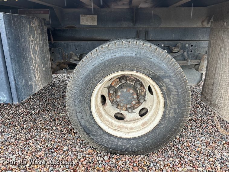 image for item EL2543 2011 Isuzu NRR Crew Cab dump truck