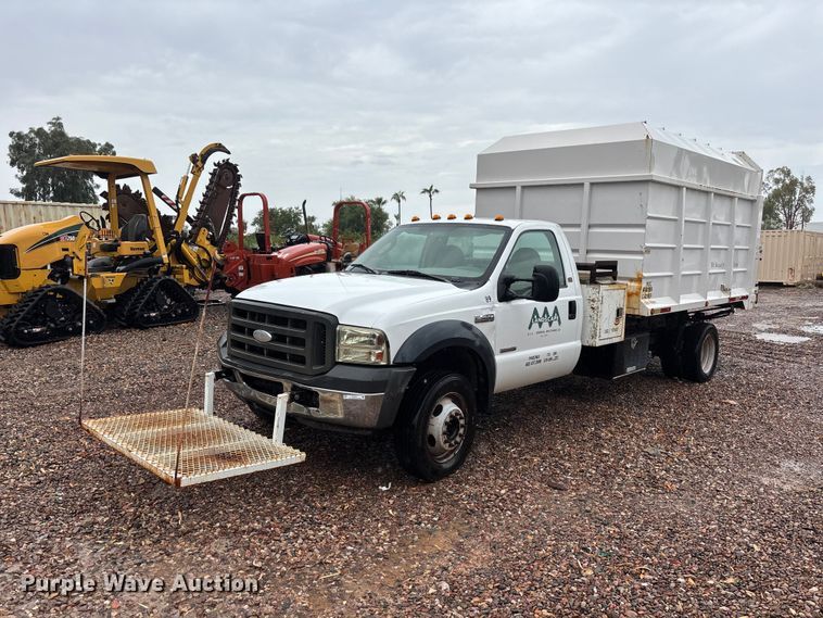 2006 Ford F450 Super Duty chipper truck