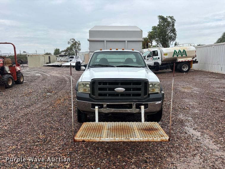 image for item EL2544 2006 Ford F450 Super Duty chipper truck