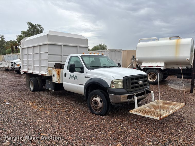 image for item EL2544 2006 Ford F450 Super Duty chipper truck