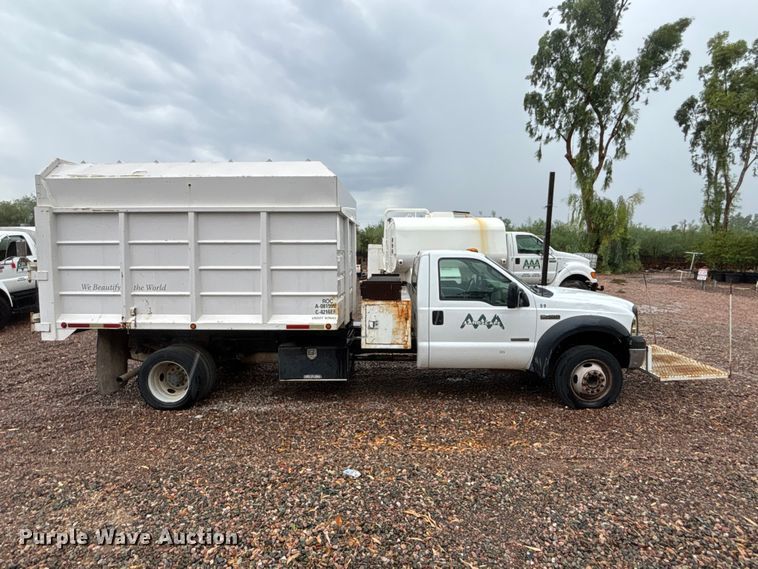 image for item EL2544 2006 Ford F450 Super Duty chipper truck