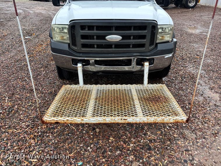 image for item EL2544 2006 Ford F450 Super Duty chipper truck