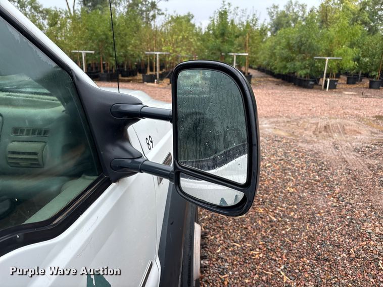 image for item EL2544 2006 Ford F450 Super Duty chipper truck