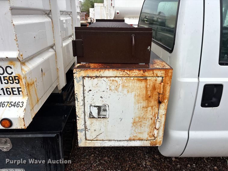 image for item EL2544 2006 Ford F450 Super Duty chipper truck