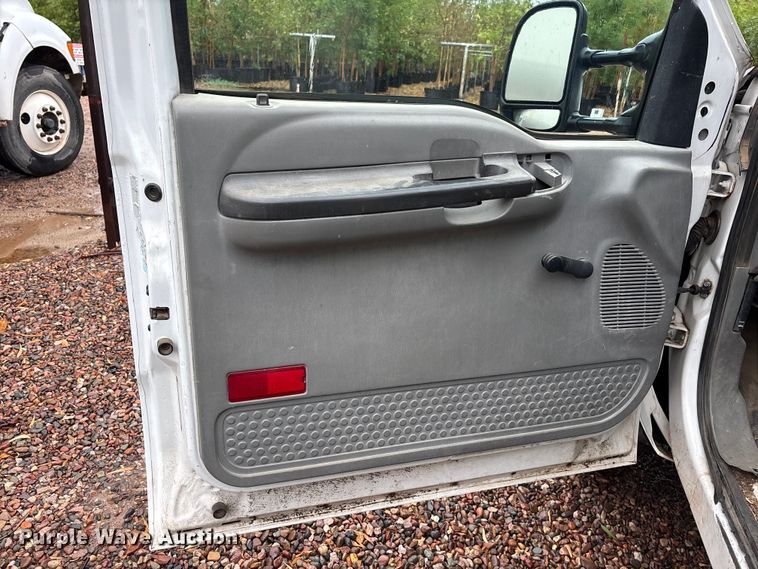 image for item EL2544 2006 Ford F450 Super Duty chipper truck