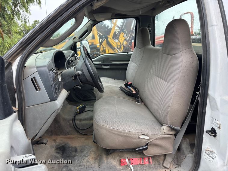 image for item EL2544 2006 Ford F450 Super Duty chipper truck