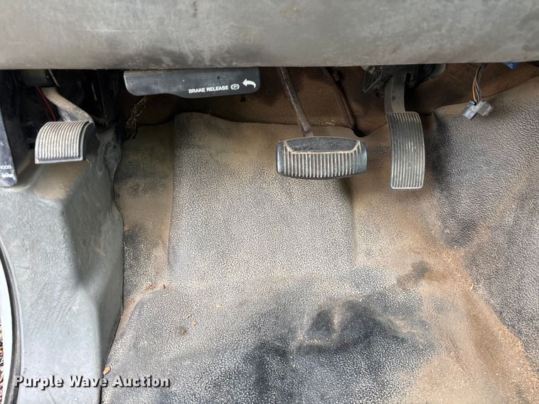 image for item EL2544 2006 Ford F450 Super Duty chipper truck