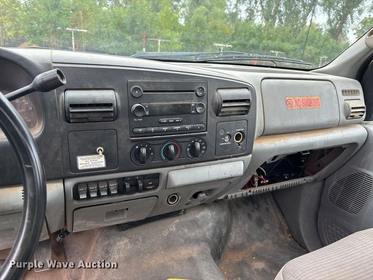 image for item EL2544 2006 Ford F450 Super Duty chipper truck