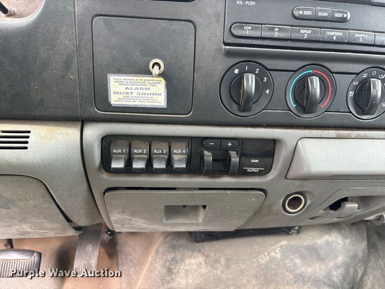 image for item EL2544 2006 Ford F450 Super Duty chipper truck