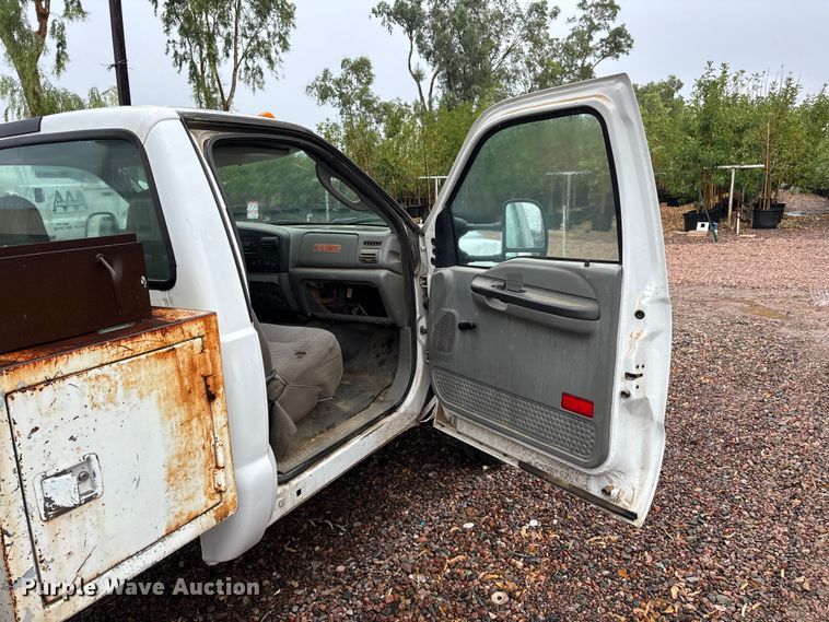 image for item EL2544 2006 Ford F450 Super Duty chipper truck