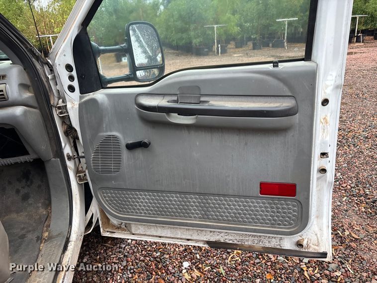 image for item EL2544 2006 Ford F450 Super Duty chipper truck