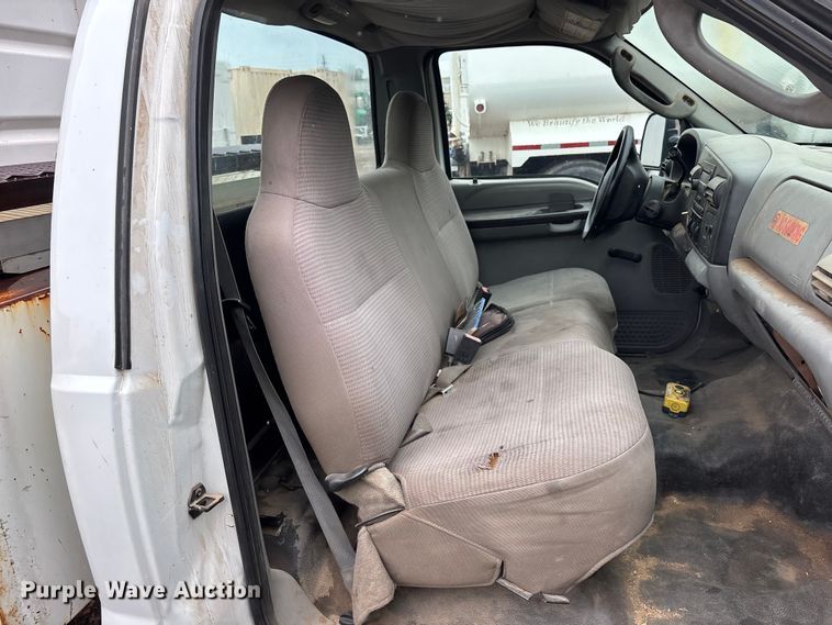image for item EL2544 2006 Ford F450 Super Duty chipper truck