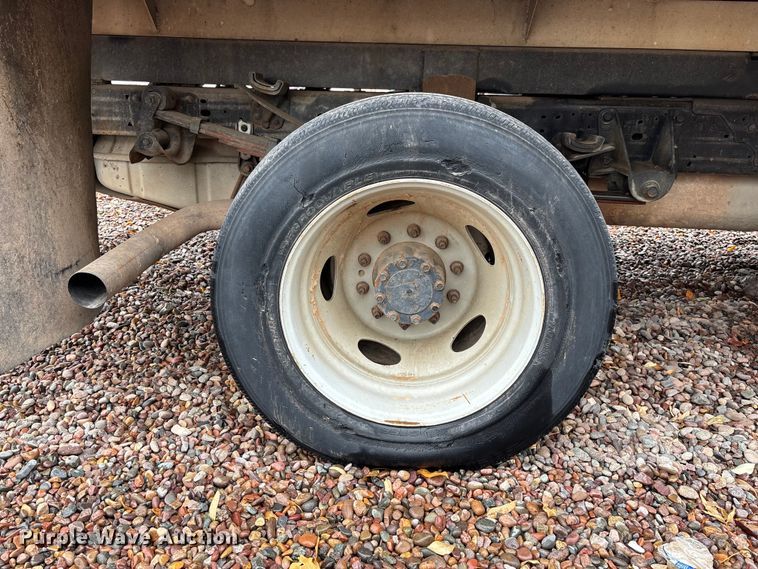 image for item EL2544 2006 Ford F450 Super Duty chipper truck