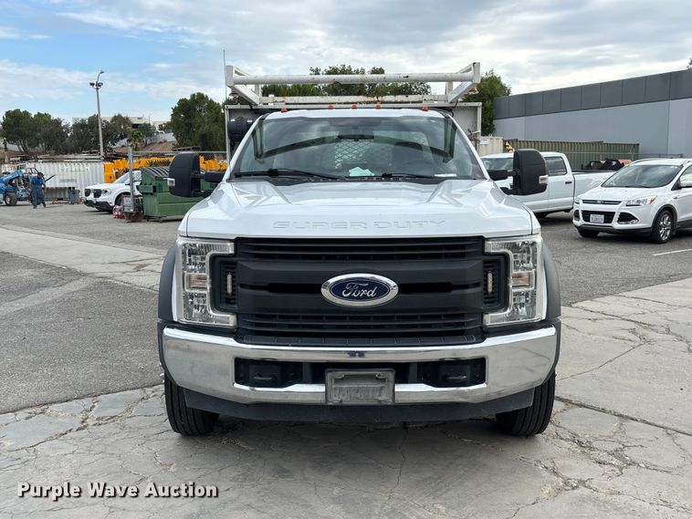 image for item EL2548 2019 Ford F450 Super Duty flatbed truck