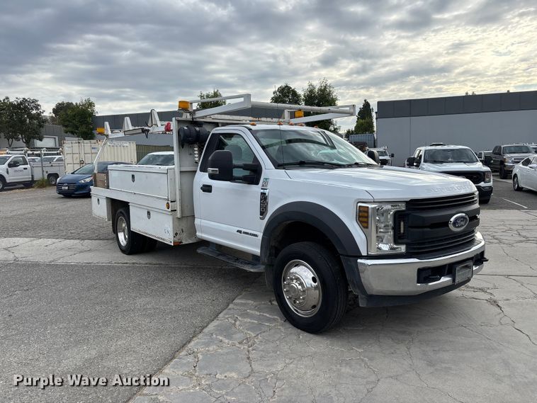 image for item EL2548 2019 Ford F450 Super Duty flatbed truck