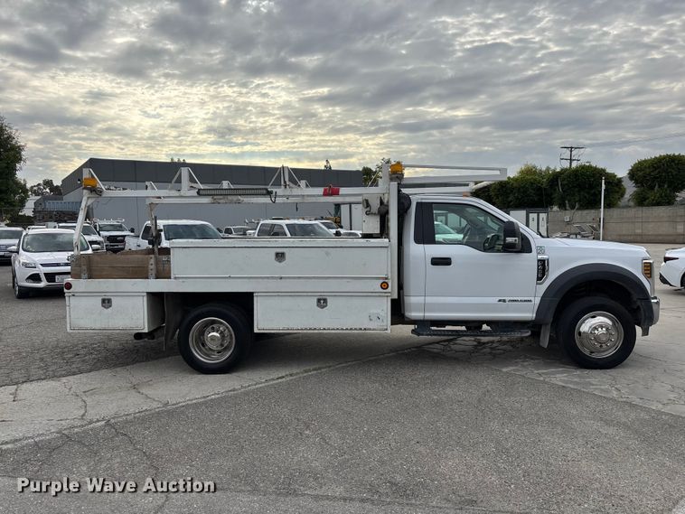 image for item EL2548 2019 Ford F450 Super Duty flatbed truck