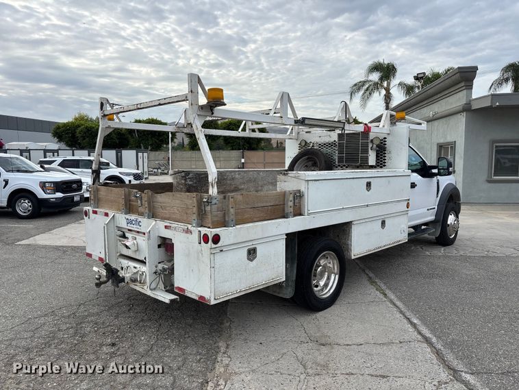 image for item EL2548 2019 Ford F450 Super Duty flatbed truck