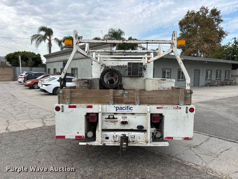 image for item EL2548 2019 Ford F450 Super Duty flatbed truck