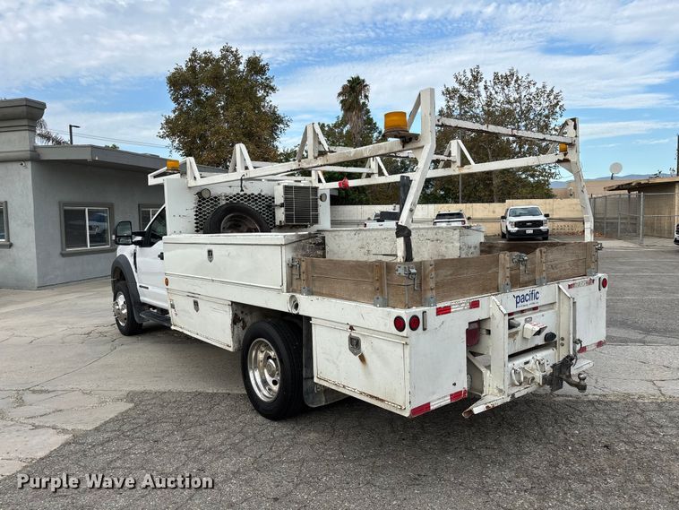 image for item EL2548 2019 Ford F450 Super Duty flatbed truck