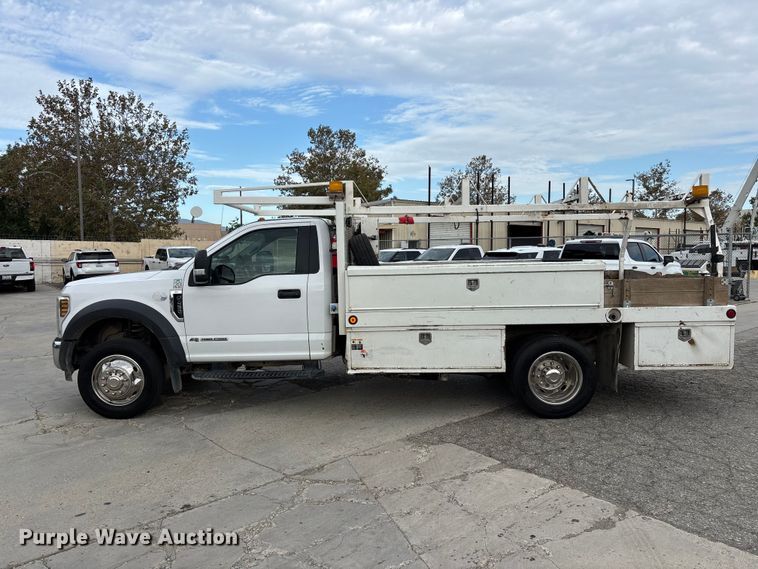 image for item EL2548 2019 Ford F450 Super Duty flatbed truck