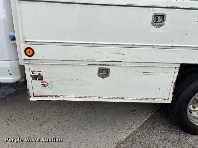 image for item EL2548 2019 Ford F450 Super Duty flatbed truck