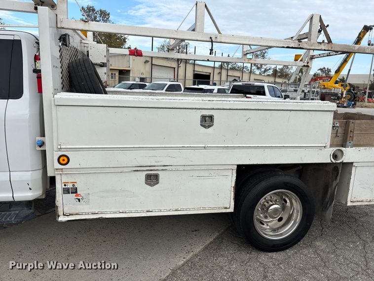 image for item EL2548 2019 Ford F450 Super Duty flatbed truck