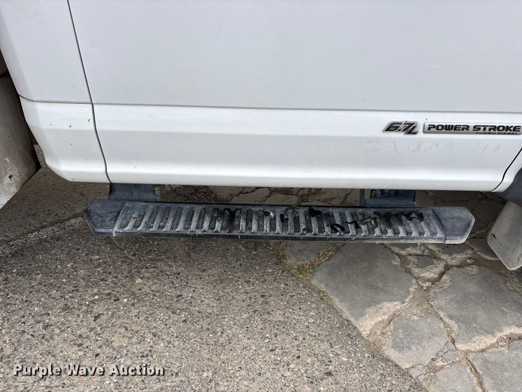 image for item EL2548 2019 Ford F450 Super Duty flatbed truck