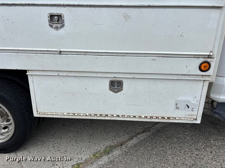 image for item EL2548 2019 Ford F450 Super Duty flatbed truck
