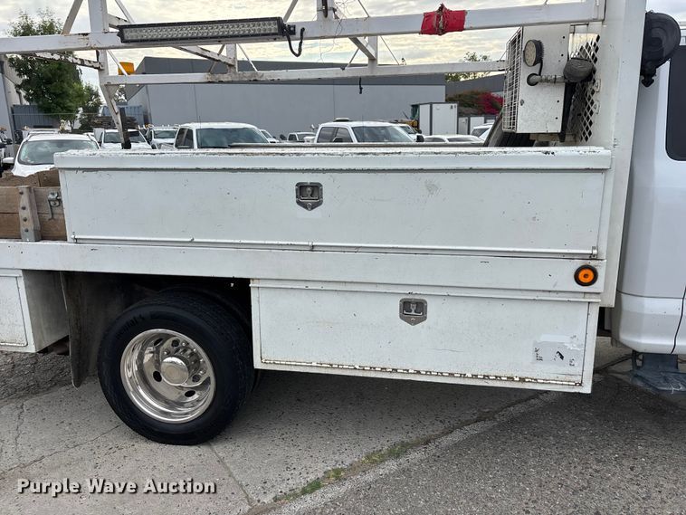 image for item EL2548 2019 Ford F450 Super Duty flatbed truck
