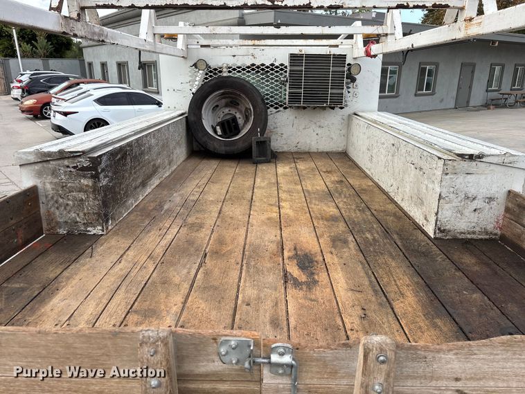 image for item EL2548 2019 Ford F450 Super Duty flatbed truck