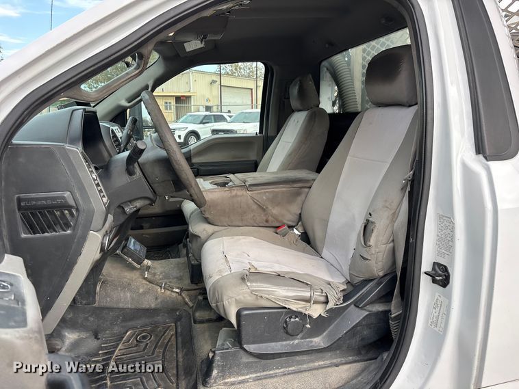 image for item EL2548 2019 Ford F450 Super Duty flatbed truck