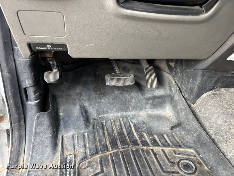 image for item EL2548 2019 Ford F450 Super Duty flatbed truck