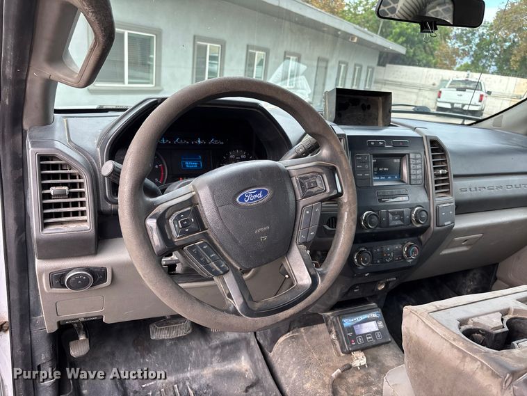 image for item EL2548 2019 Ford F450 Super Duty flatbed truck