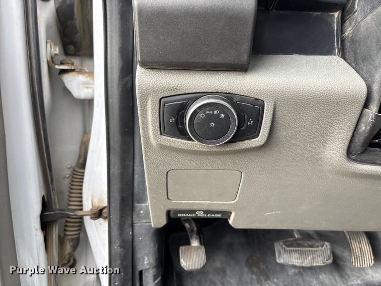 image for item EL2548 2019 Ford F450 Super Duty flatbed truck
