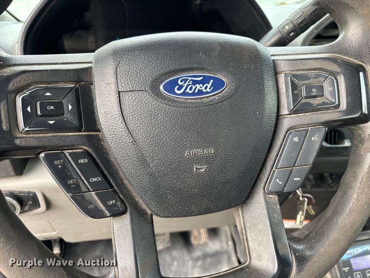 image for item EL2548 2019 Ford F450 Super Duty flatbed truck