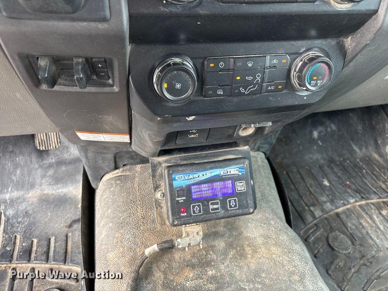 image for item EL2548 2019 Ford F450 Super Duty flatbed truck