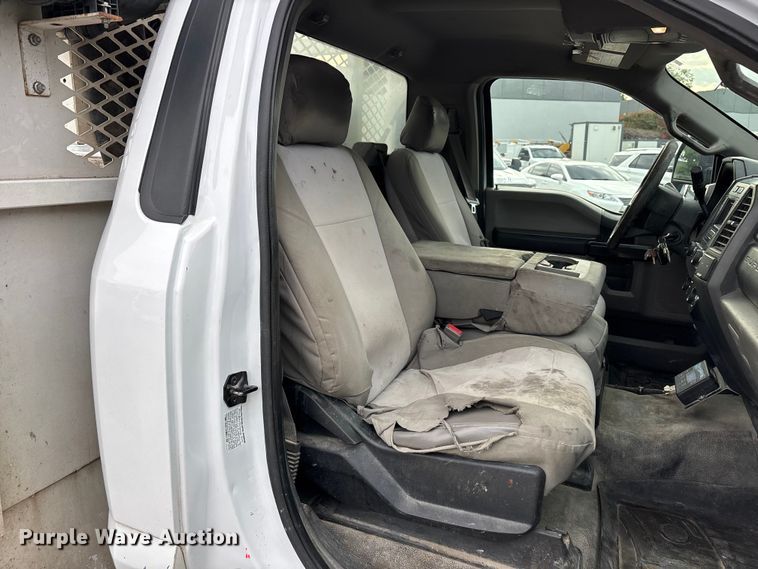 image for item EL2548 2019 Ford F450 Super Duty flatbed truck