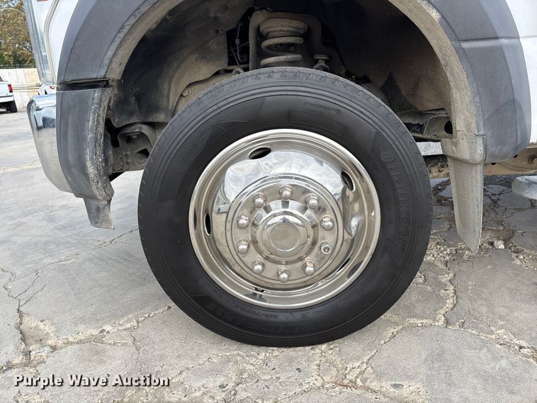 image for item EL2548 2019 Ford F450 Super Duty flatbed truck