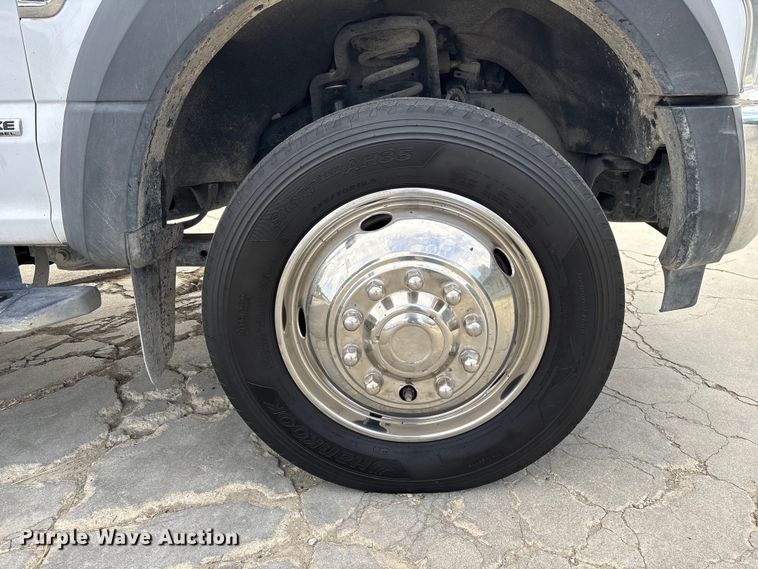 image for item EL2548 2019 Ford F450 Super Duty flatbed truck