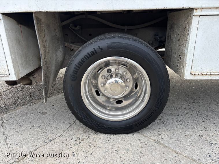 image for item EL2548 2019 Ford F450 Super Duty flatbed truck