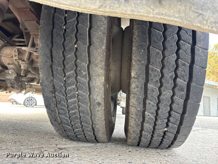 image for item EL2548 2019 Ford F450 Super Duty flatbed truck