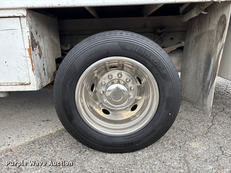 image for item EL2548 2019 Ford F450 Super Duty flatbed truck