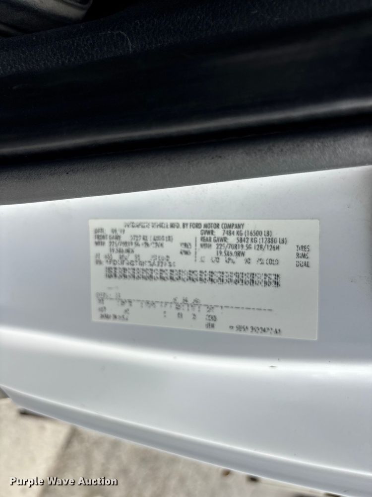 image for item EL2548 2019 Ford F450 Super Duty flatbed truck