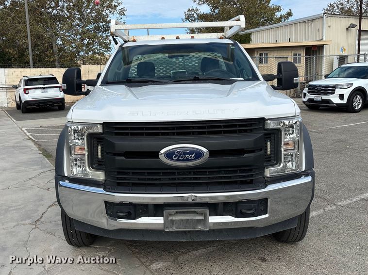 image for item EL2549 2019 Ford F450 Super Duty flatbed truck