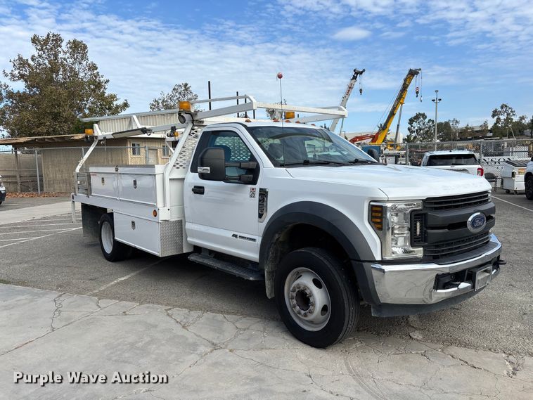 image for item EL2549 2019 Ford F450 Super Duty flatbed truck