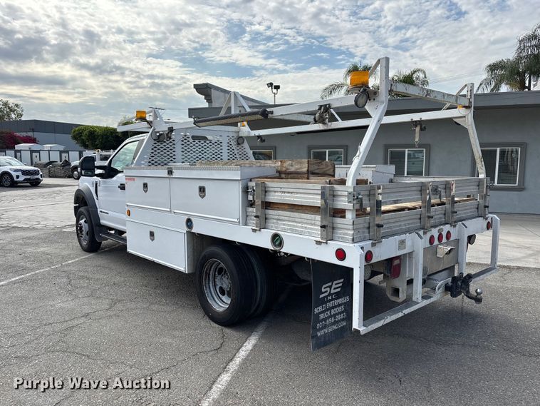 image for item EL2549 2019 Ford F450 Super Duty flatbed truck
