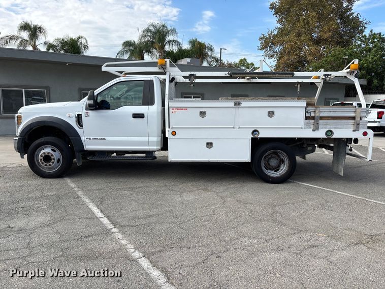 image for item EL2549 2019 Ford F450 Super Duty flatbed truck