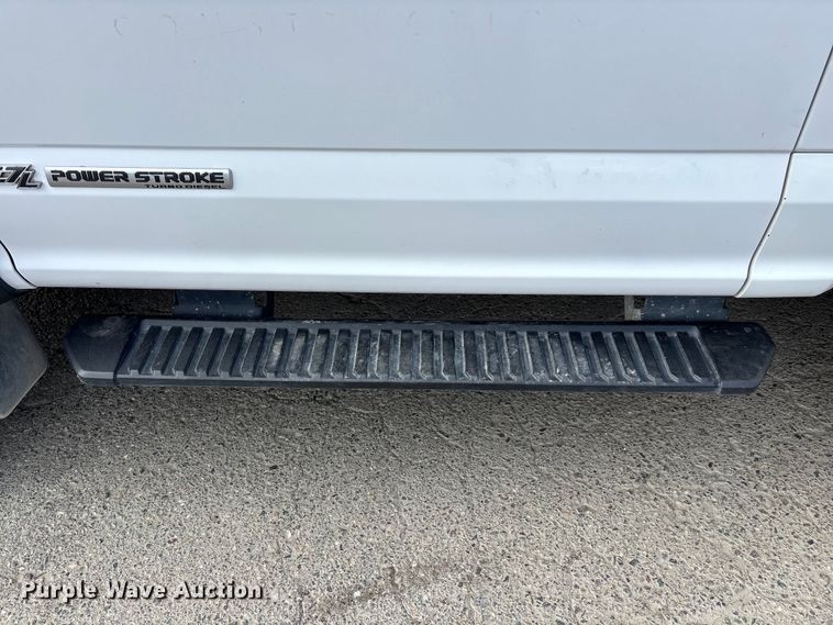 image for item EL2549 2019 Ford F450 Super Duty flatbed truck