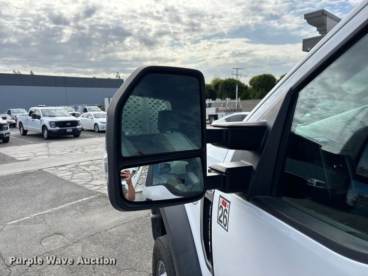 image for item EL2549 2019 Ford F450 Super Duty flatbed truck